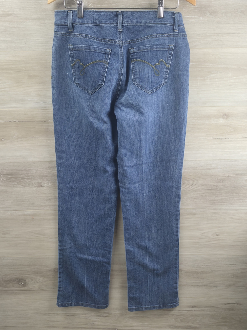 Bandolino Women's Straight-Leg Jeans‎ in Medium Blue - Picture 6 of 6